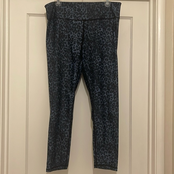 Zyia Active Stone Leopard Scrunchy Light & Luxe Leggings EUC - Picture 2 of 5